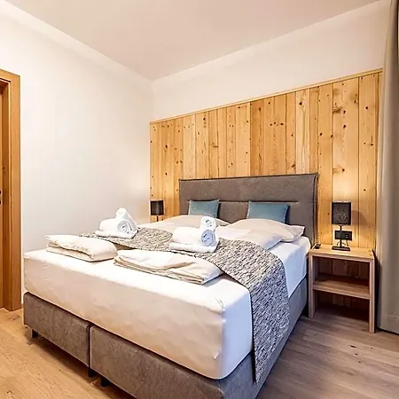 호텔 New In Kitzbuhel With Wellness Area