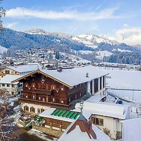 호텔 New In Kitzbuhel With Wellness Area 2*