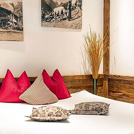 호텔 New In Kitzbuhel With Wellness Area