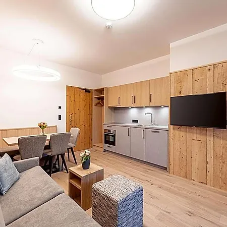 호텔 New In Kitzbuhel With Wellness Area