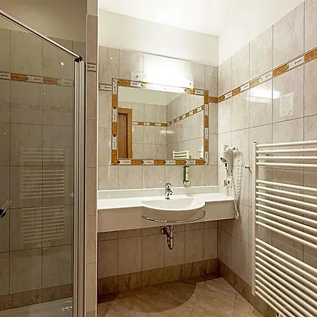 New In Kitzbuhel With Wellness Area 라이스베이키츠부헬
